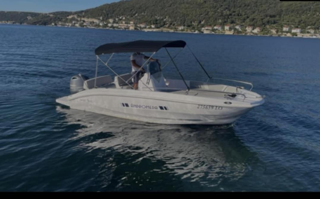 Apartman And Boat Petra Spanjol - Crane And Moorings